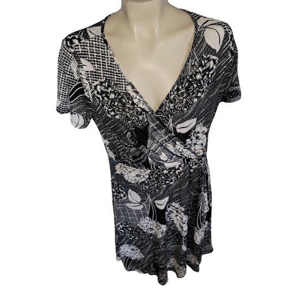 Black & White Floral‎ Wrap Dress By PenSection Concept - Picture 1 of 7